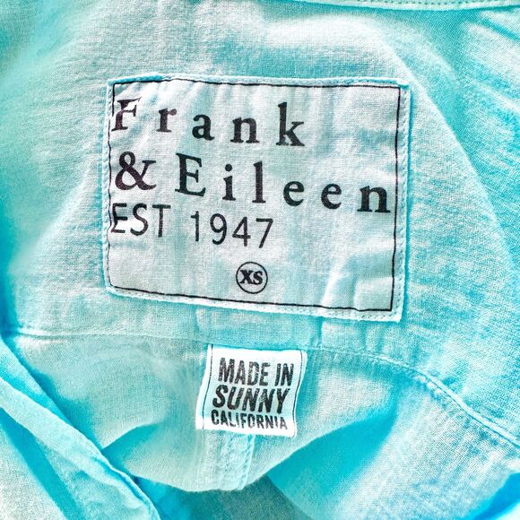 Frank & Eileen Shirt Women XS Blue Barry 100% Cotton Button Down Ruched Placket - Picture 6 of 7